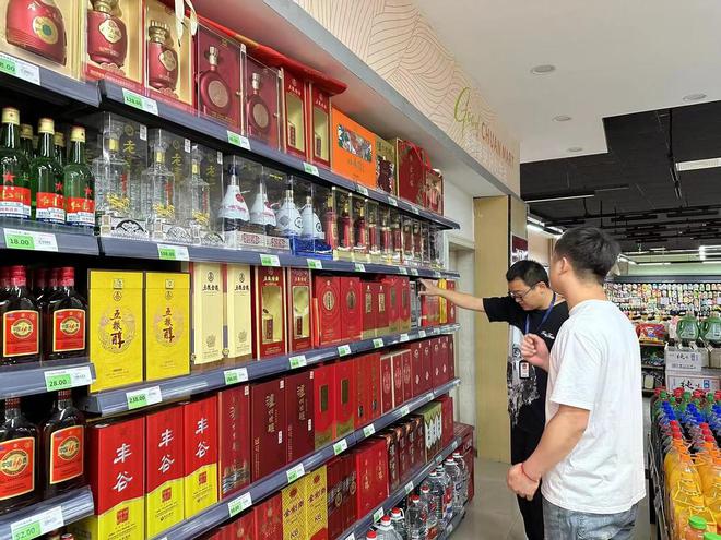 雨城區(qū)開展&ldquo;特供酒&rdquo;清源斷鏈奏響&ldquo;舌尖保衛(wèi)戰(zhàn)&rdquo;號角